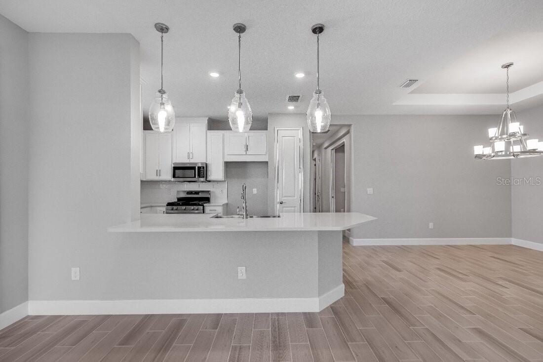 8105 MOONBEAM AVE, SARASOTA, FL, 34241