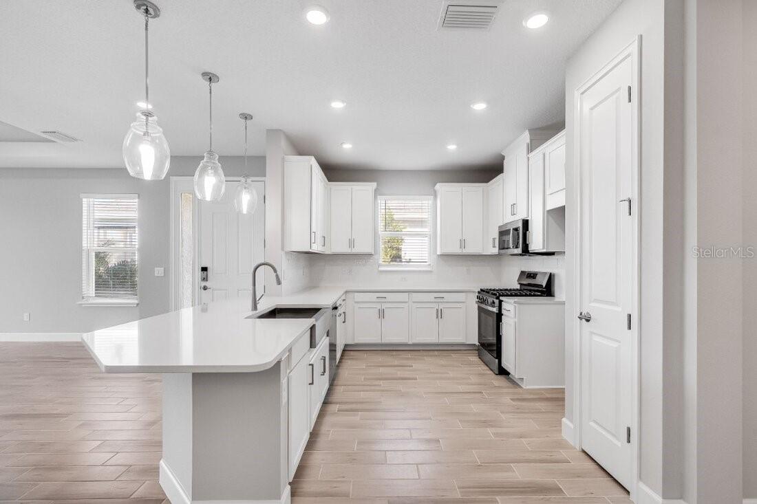 8105 MOONBEAM AVE, SARASOTA, FL, 34241