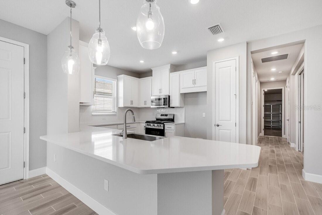 8105 MOONBEAM AVE, SARASOTA, FL, 34241