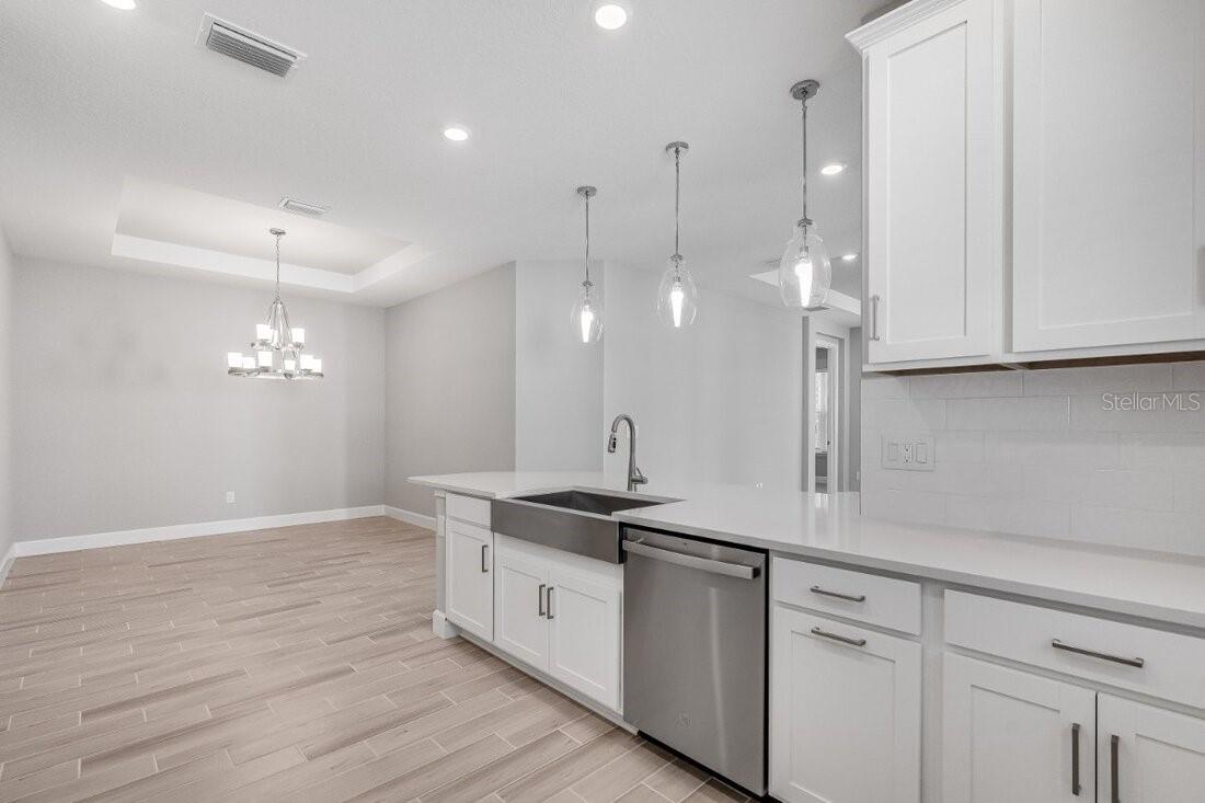 8105 MOONBEAM AVE, SARASOTA, FL, 34241