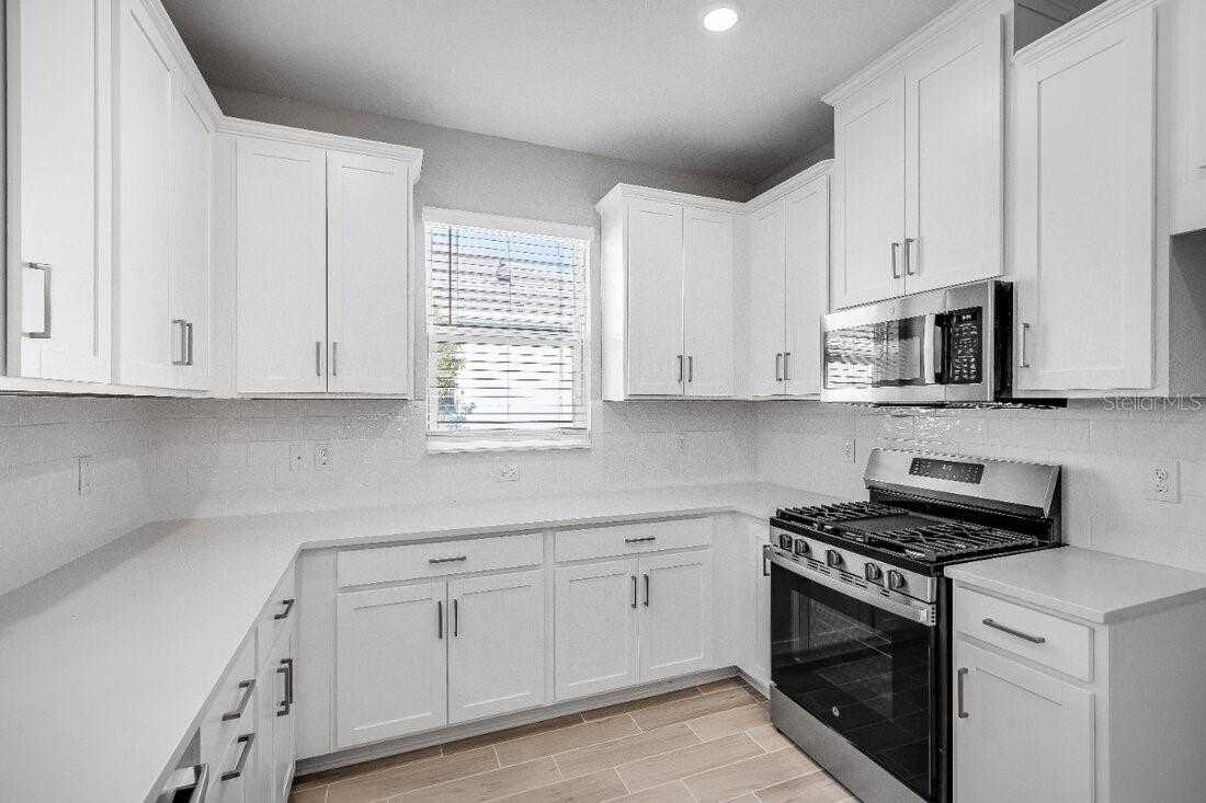 8105 MOONBEAM AVE, SARASOTA, FL, 34241