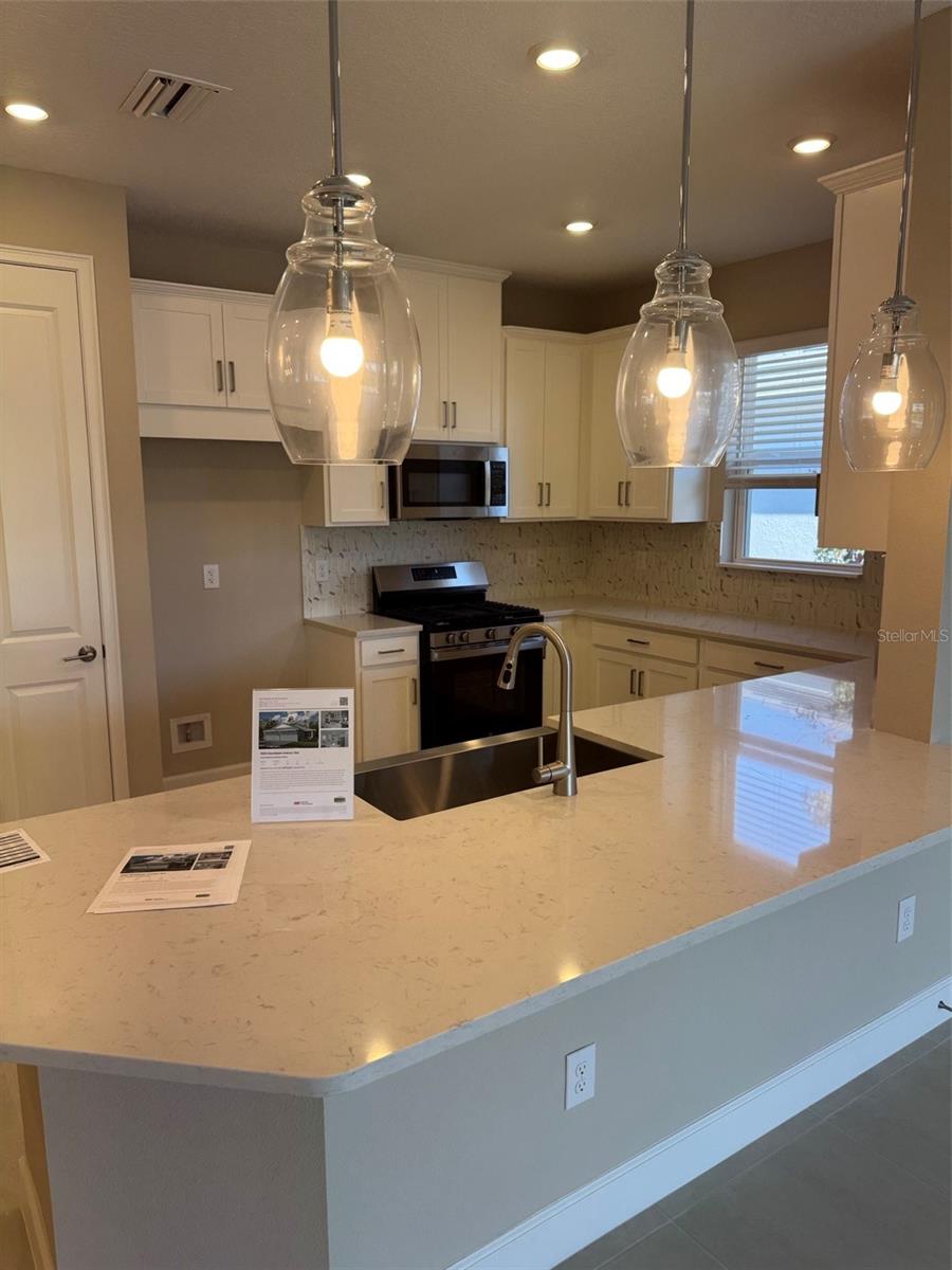 8065 MOONBEAM AVE, SARASOTA, FL, 34241