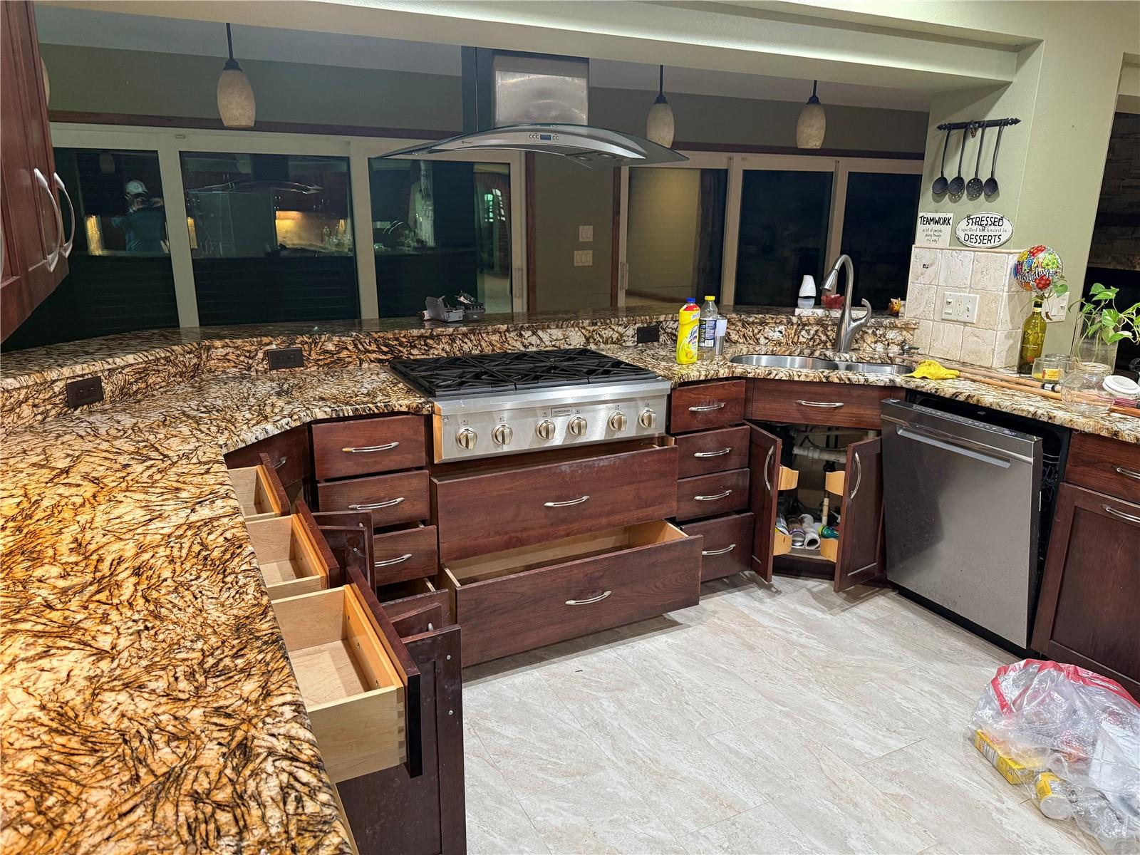 710 SHORE DR E, OLDSMAR, FL, 34677