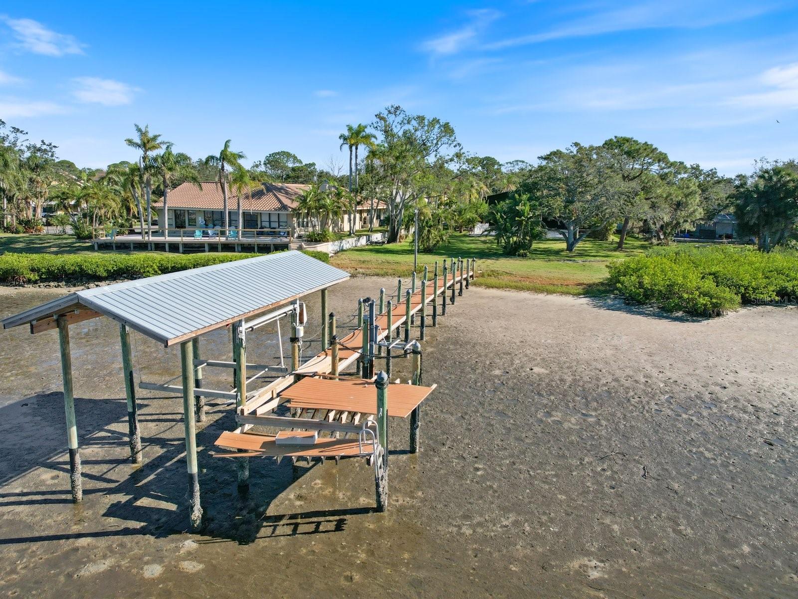 710 SHORE DR E, OLDSMAR, FL, 34677