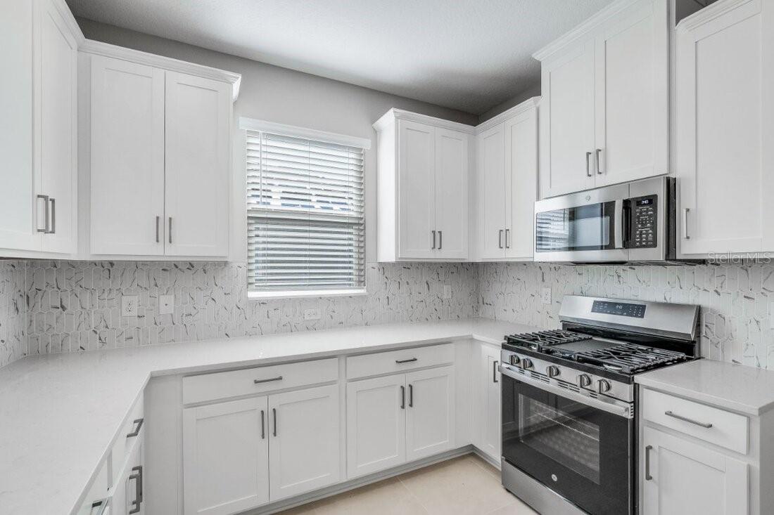 8061 MOONBEAM AVE, SARASOTA, FL, 34241