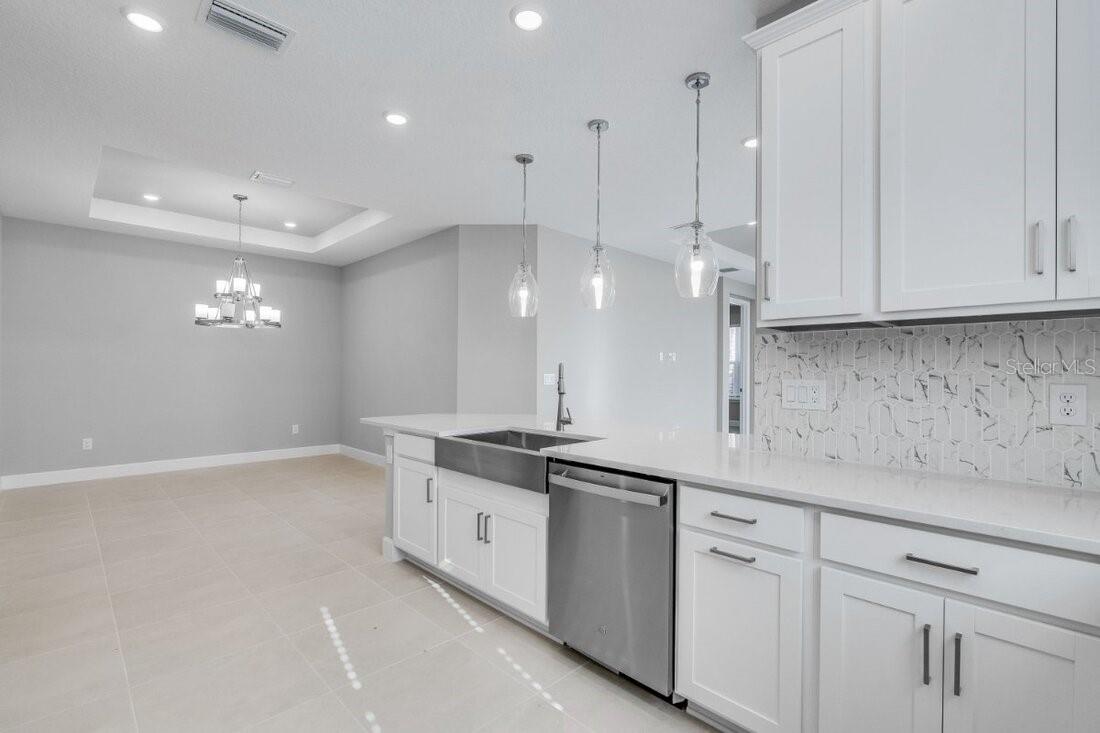 8061 MOONBEAM AVE, SARASOTA, FL, 34241