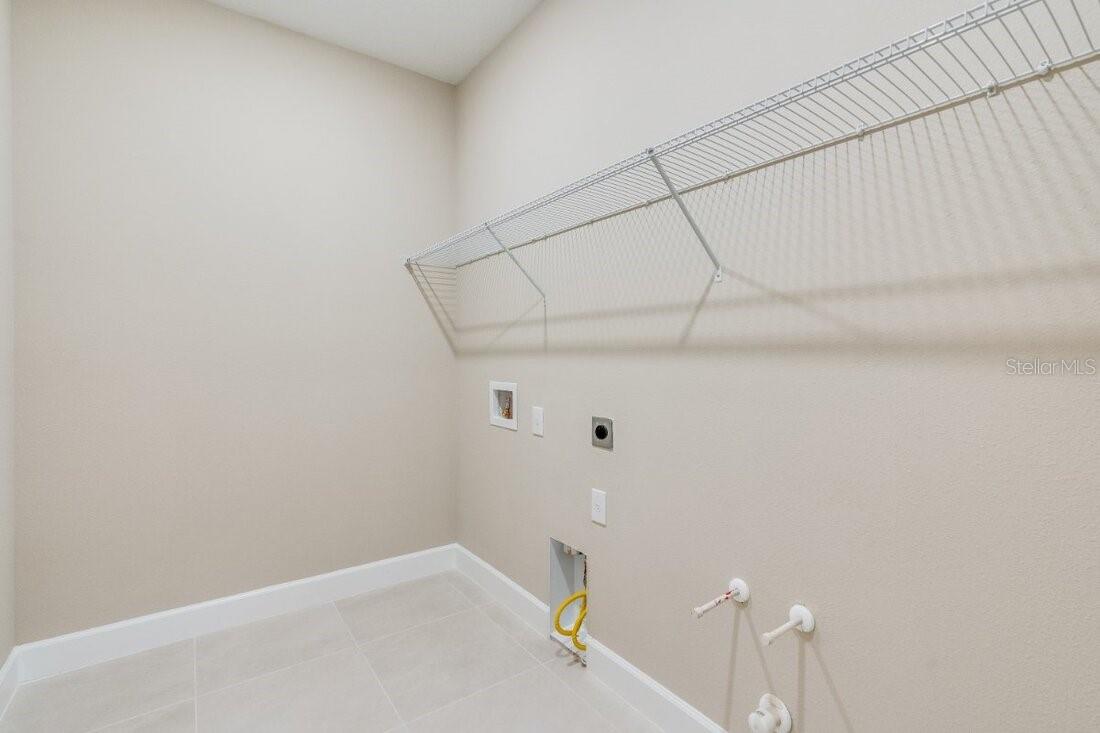 8061 MOONBEAM AVE, SARASOTA, FL, 34241