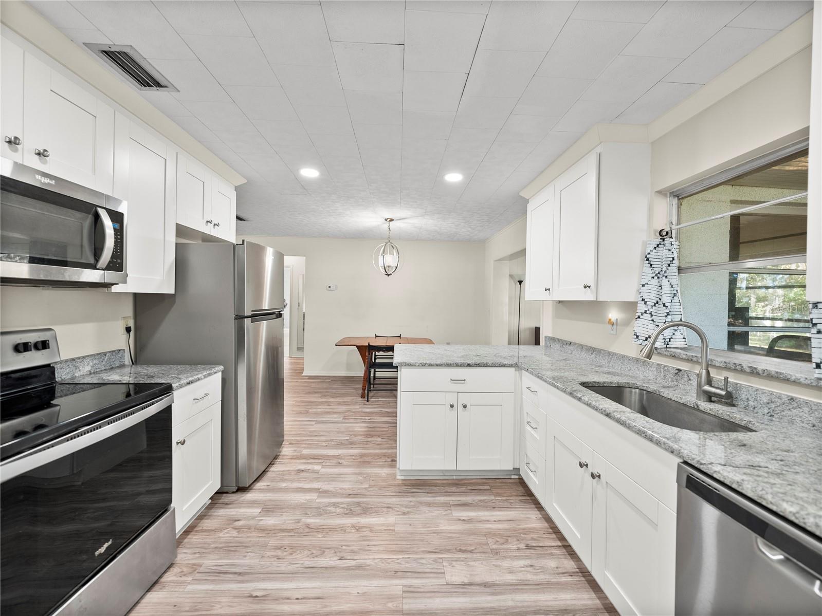 5925 WILSON DR, ZEPHYRHILLS, FL, 33542