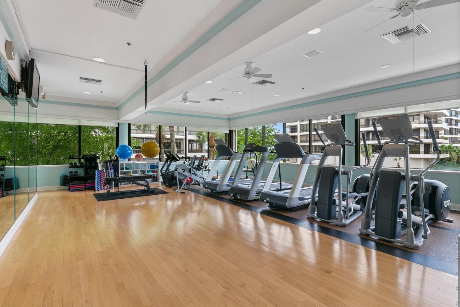 545 SANCTUARY DR #B406, LONGBOAT KEY, FL, 34228