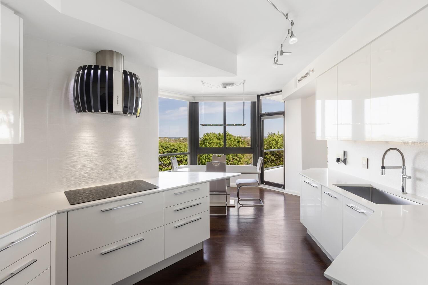 545 SANCTUARY DR #B406, LONGBOAT KEY, FL, 34228