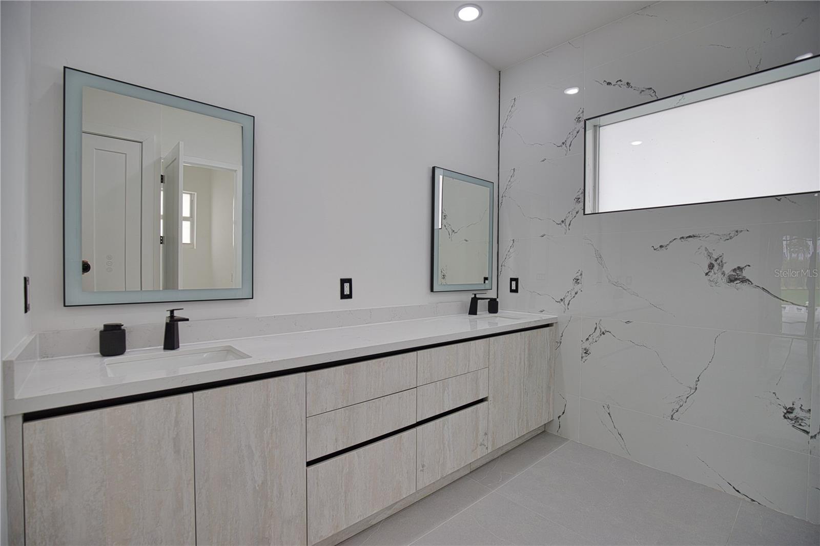 230 W PINE VALLEY LN, ROTONDA WEST, FL, 33947