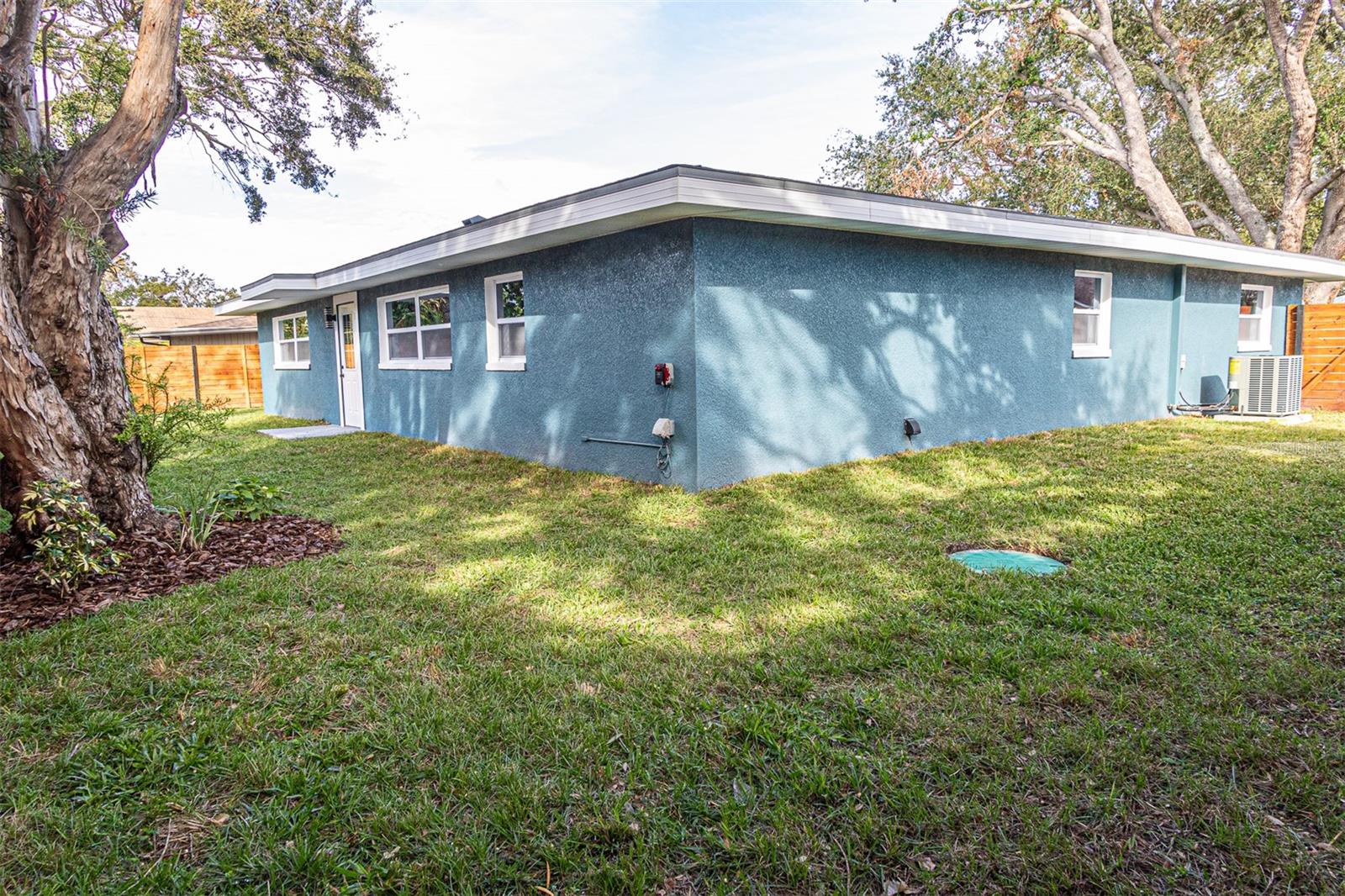 1466 LACONIA DR W, CLEARWATER, FL, 33764