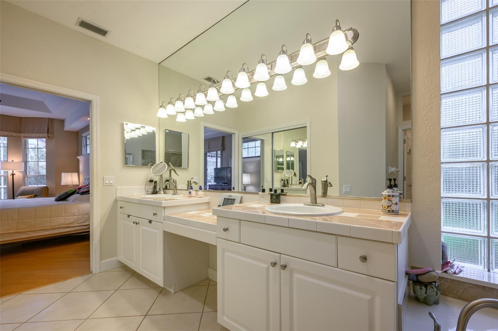 7117 VICTORIA CIRCLE, UNIVERSITY PARK, FL, 34201