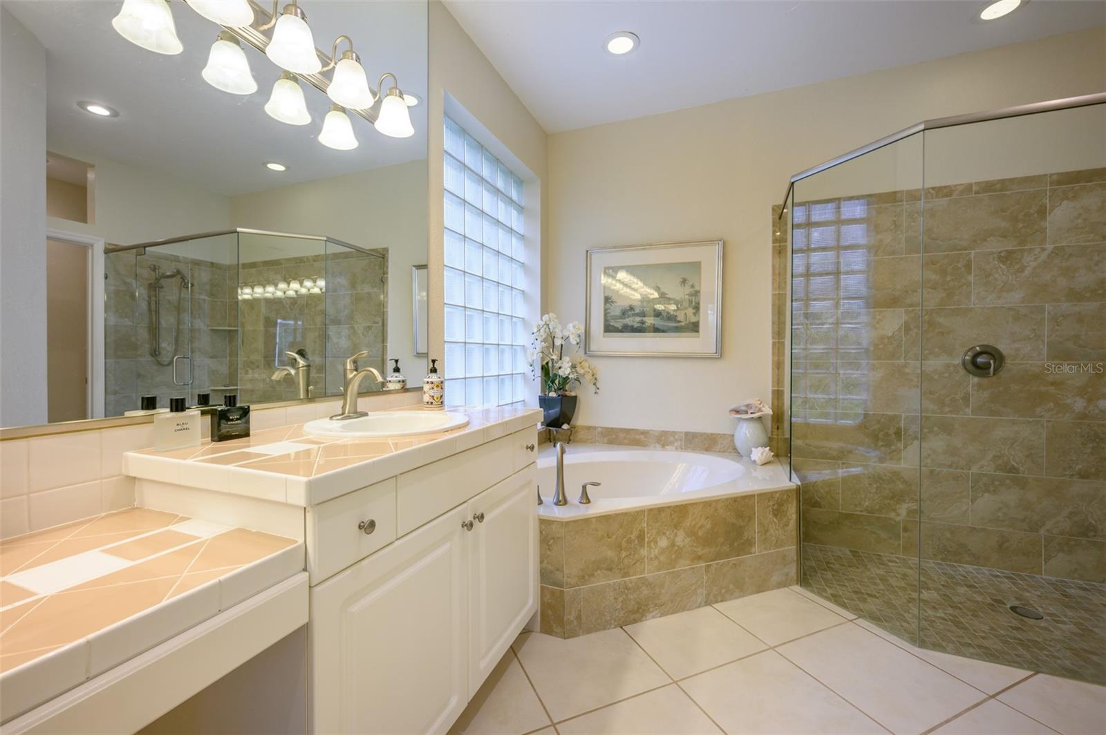 7117 VICTORIA CIRCLE, UNIVERSITY PARK, FL, 34201