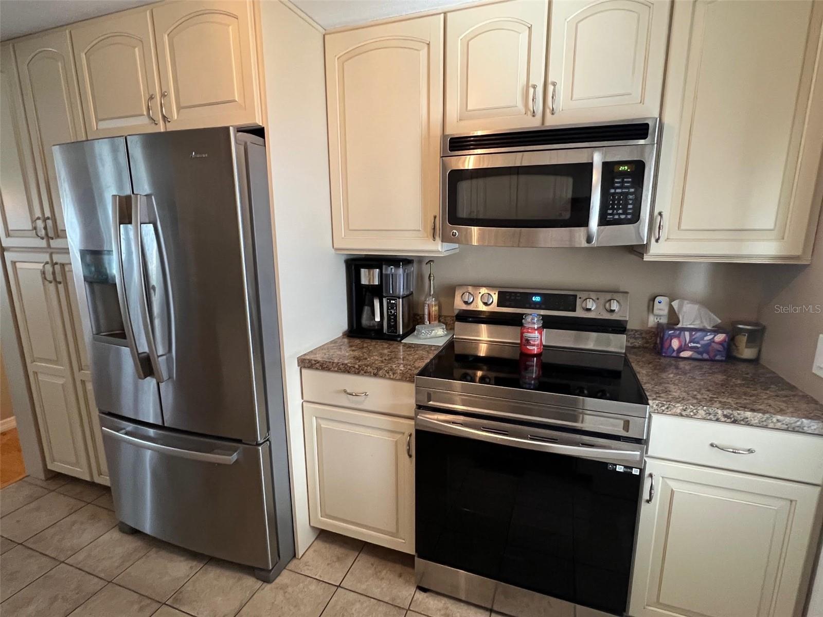 40 SABAL PALM DR, LARGO, FL, 33770