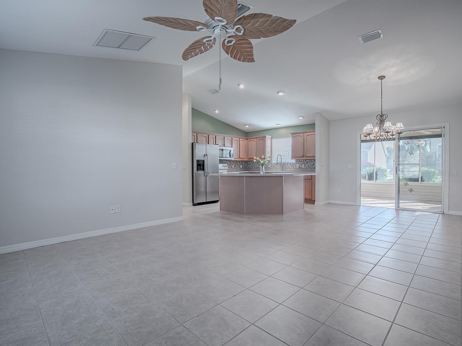 941 EASTMONT CT, THE VILLAGES, FL, 32162