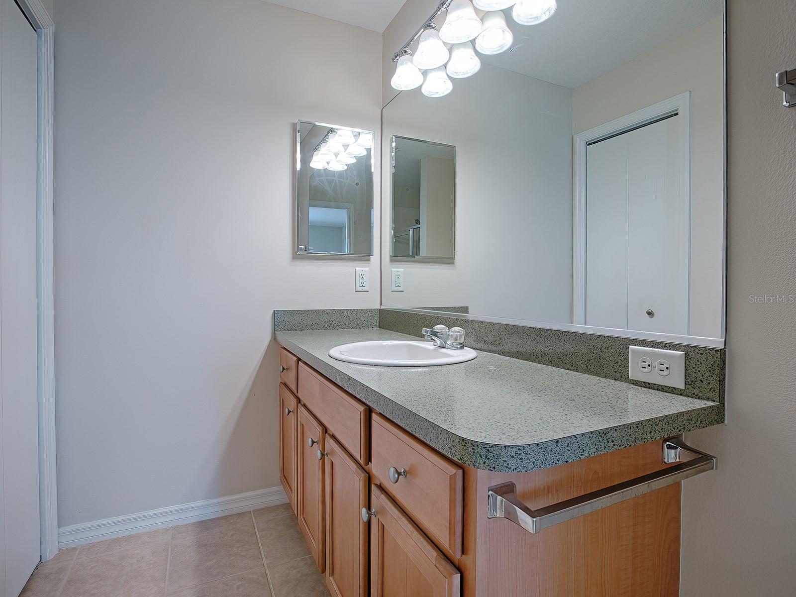 941 EASTMONT CT, THE VILLAGES, FL, 32162