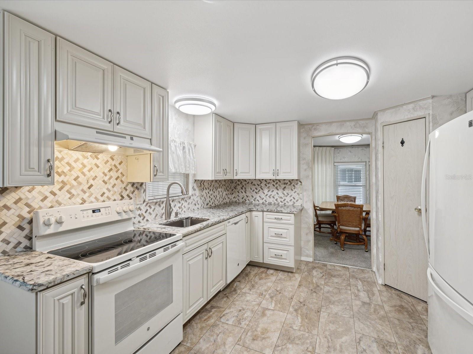 7484 MONTROSE AVE, BROOKSVILLE, FL, 34613