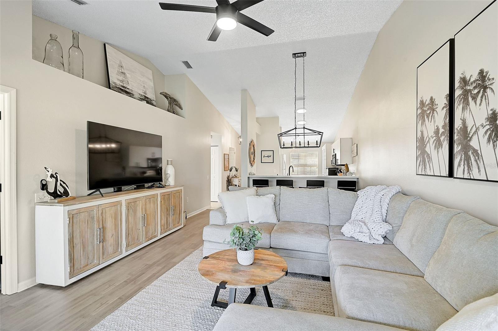 4206 CADDIE DR E #202, BRADENTON, FL, 34203