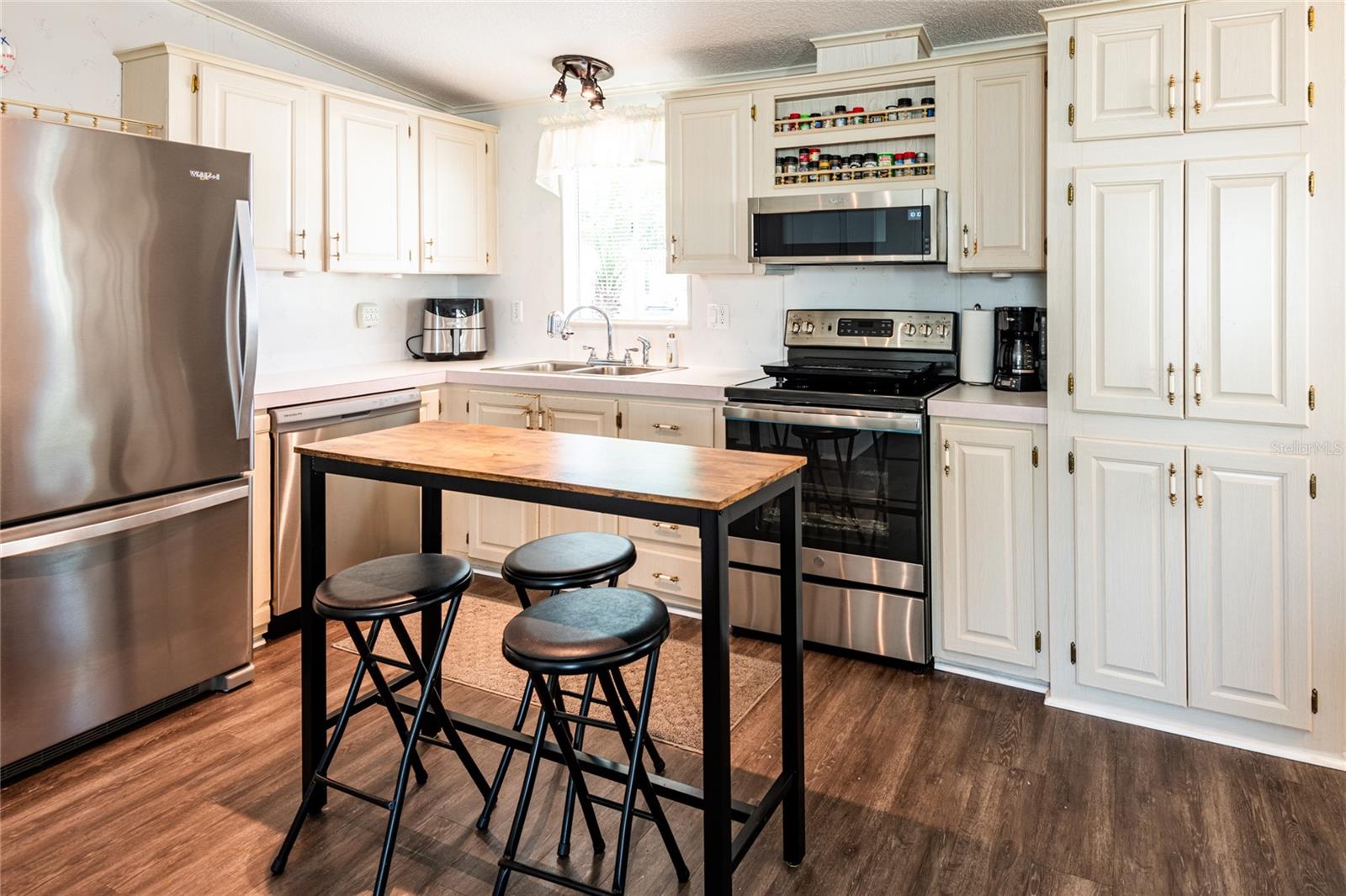 2103 LAKE LINDA CIR, LUTZ, FL, 33558