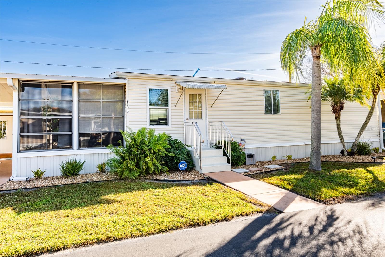 2103 LAKE LINDA CIR, LUTZ, FL, 33558