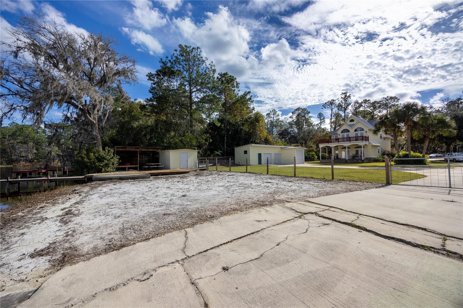 221 RILEY LAKE DR, HAWTHORNE, FL, 32640