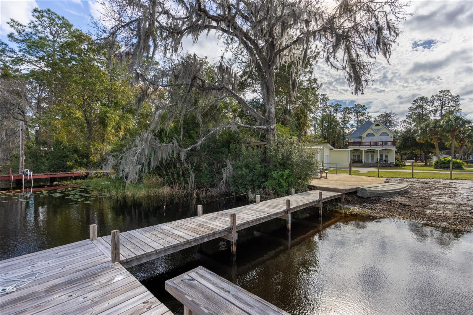 221 RILEY LAKE DR, HAWTHORNE, FL, 32640