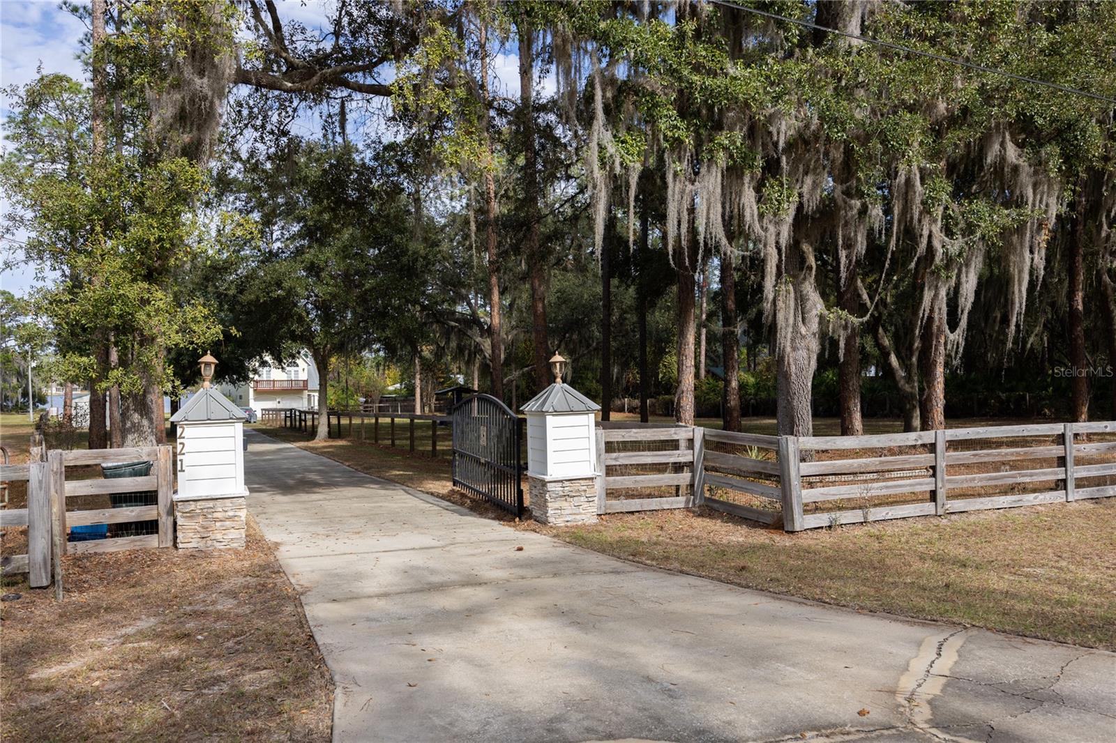 221 RILEY LAKE DR, HAWTHORNE, FL, 32640