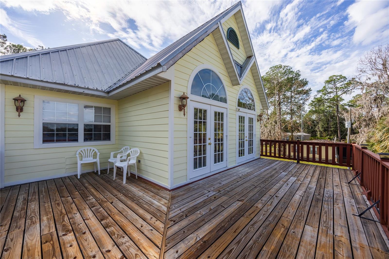 221 RILEY LAKE DR, HAWTHORNE, FL, 32640