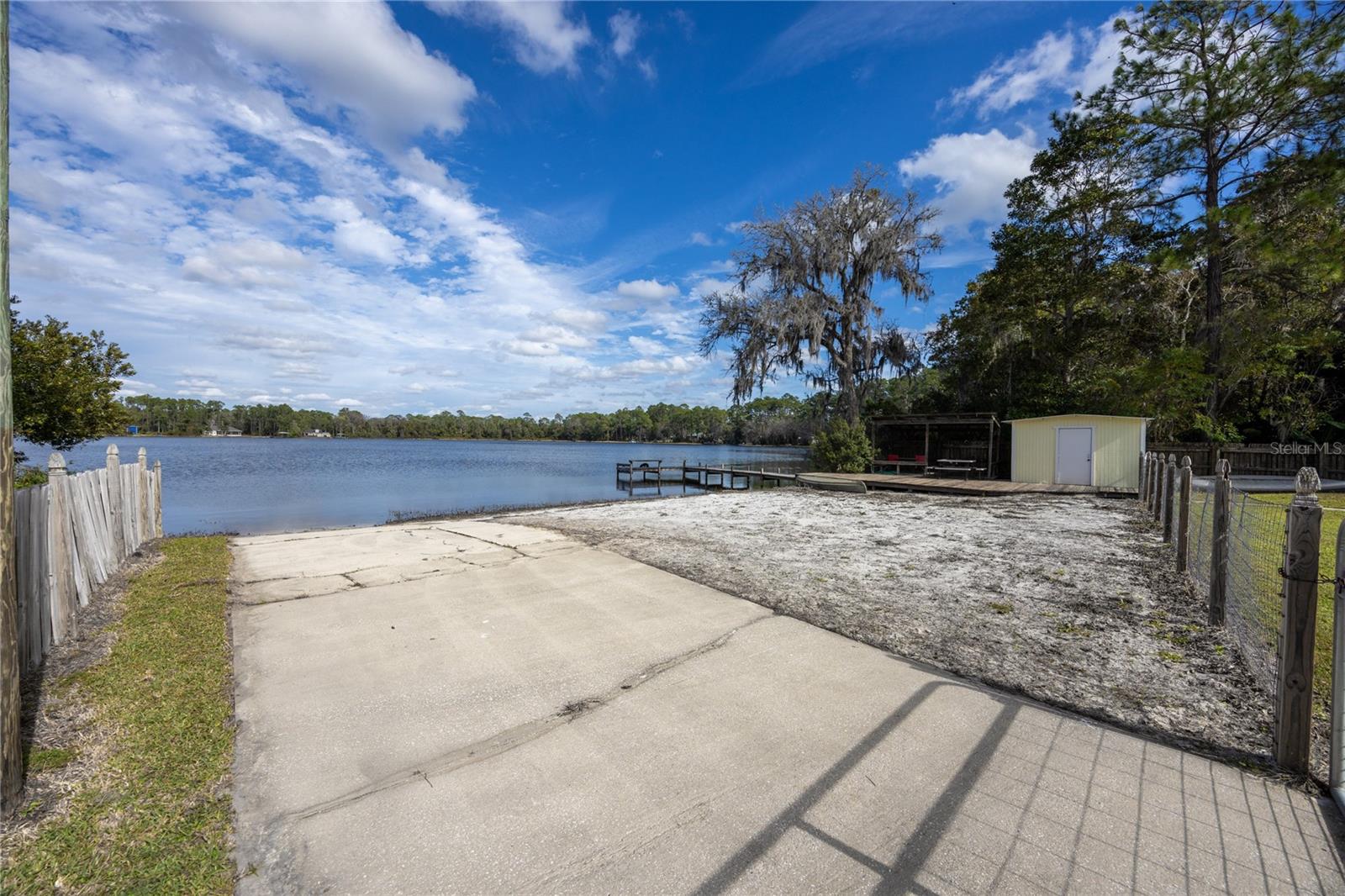 221 RILEY LAKE DR, HAWTHORNE, FL, 32640
