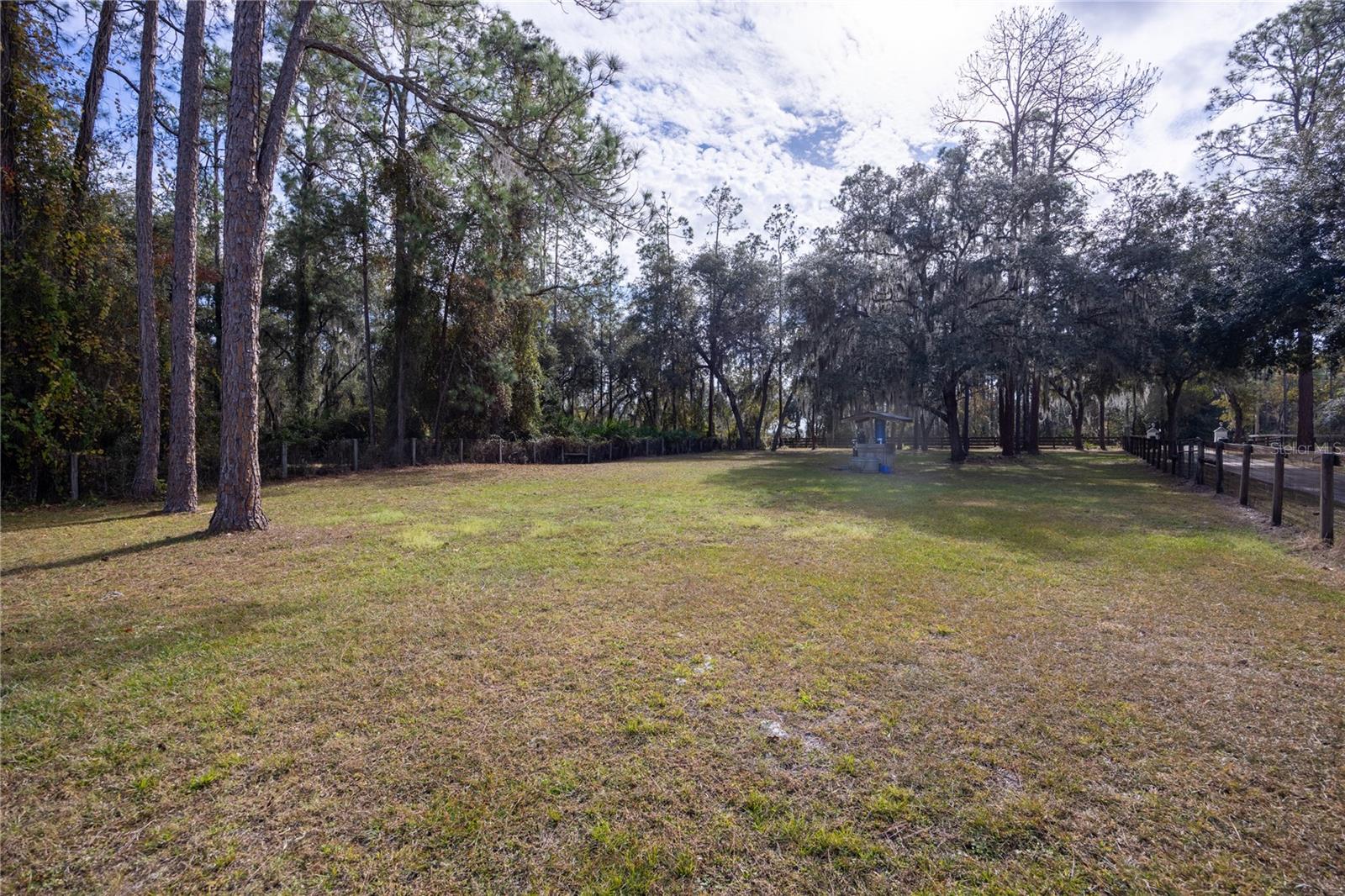 221 RILEY LAKE DR, HAWTHORNE, FL, 32640