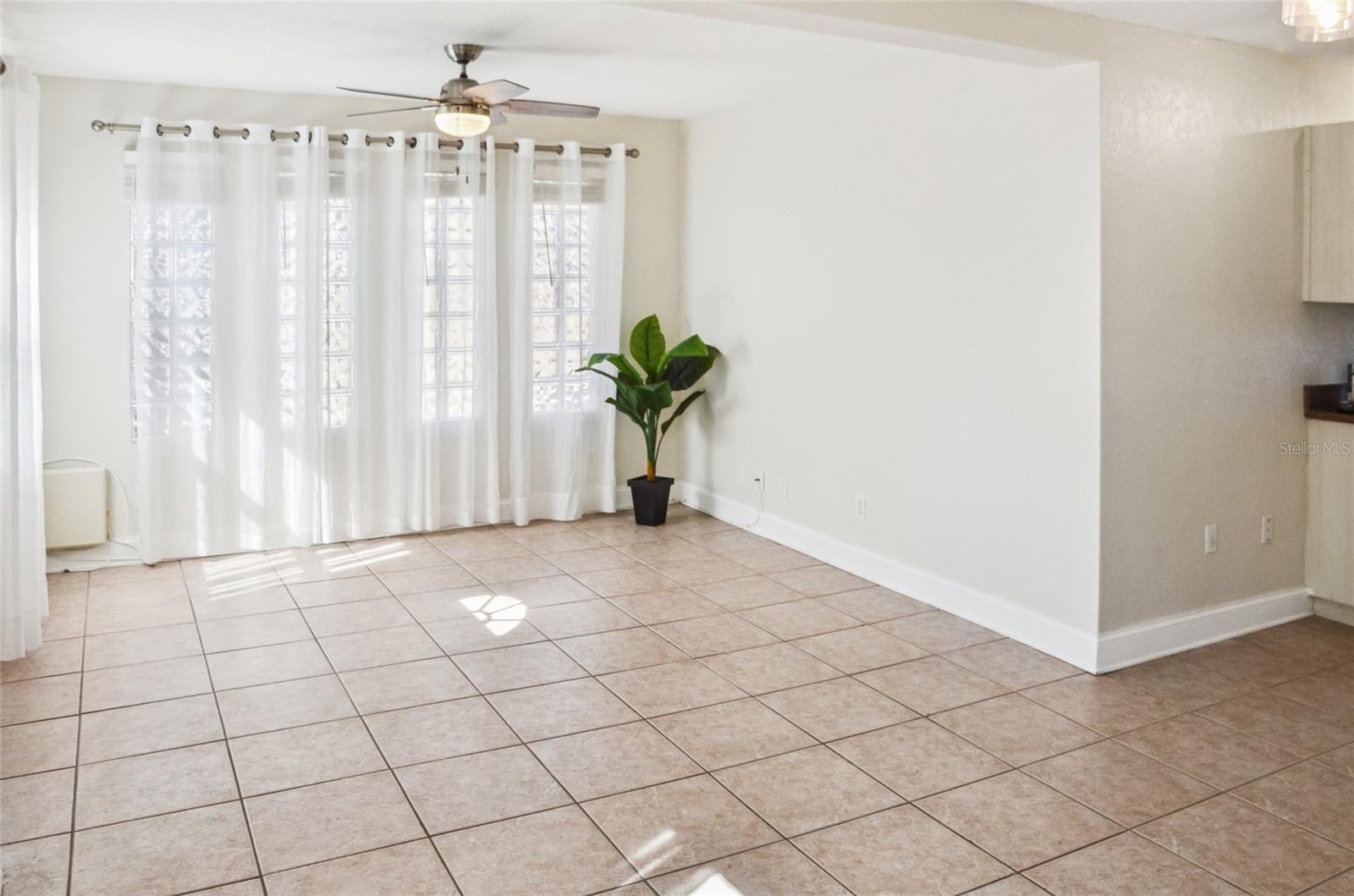 813 89TH AVE N, ST PETERSBURG, FL, 33702