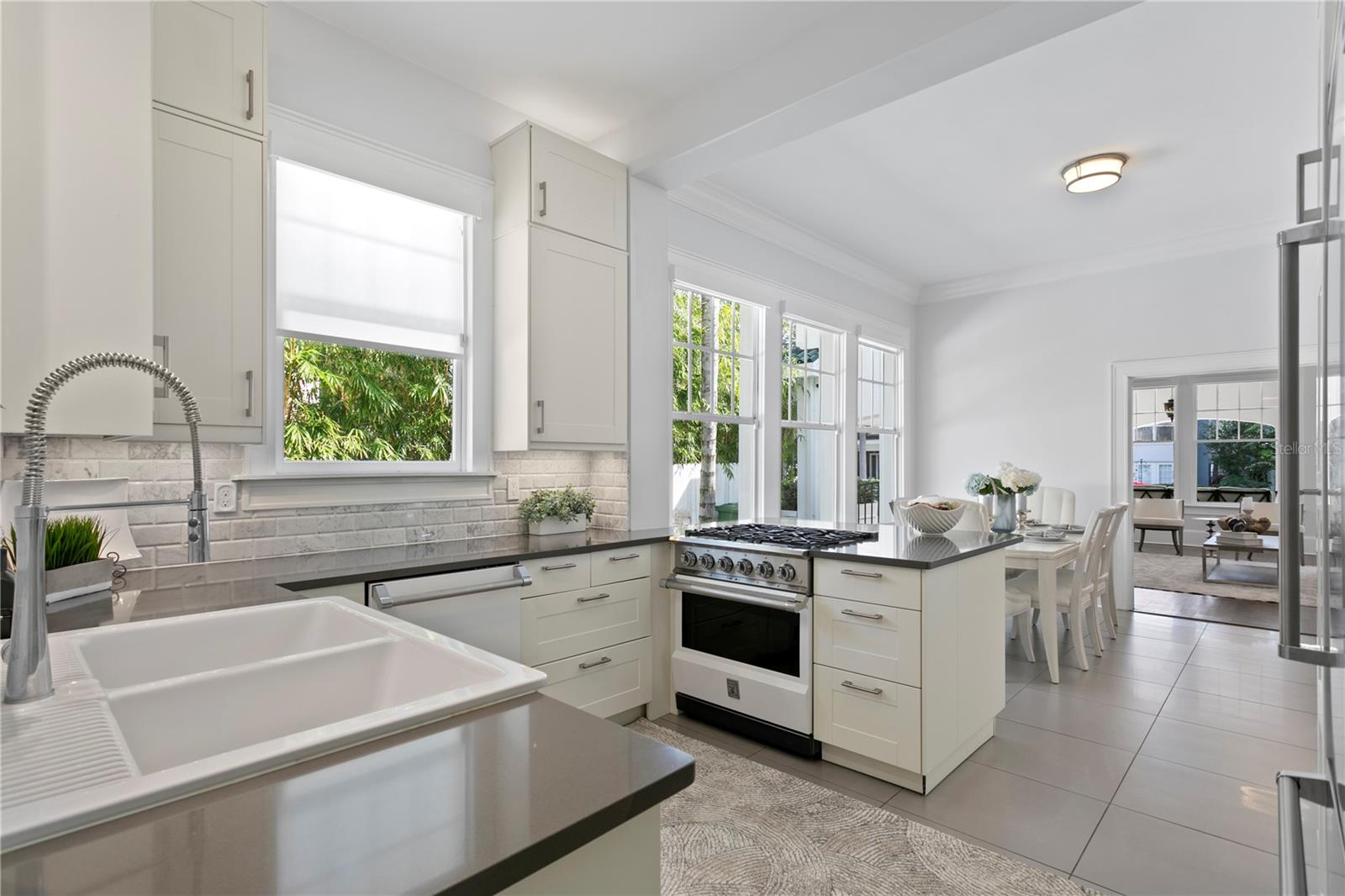 2003 W DEKLE AVE, TAMPA, FL, 33606