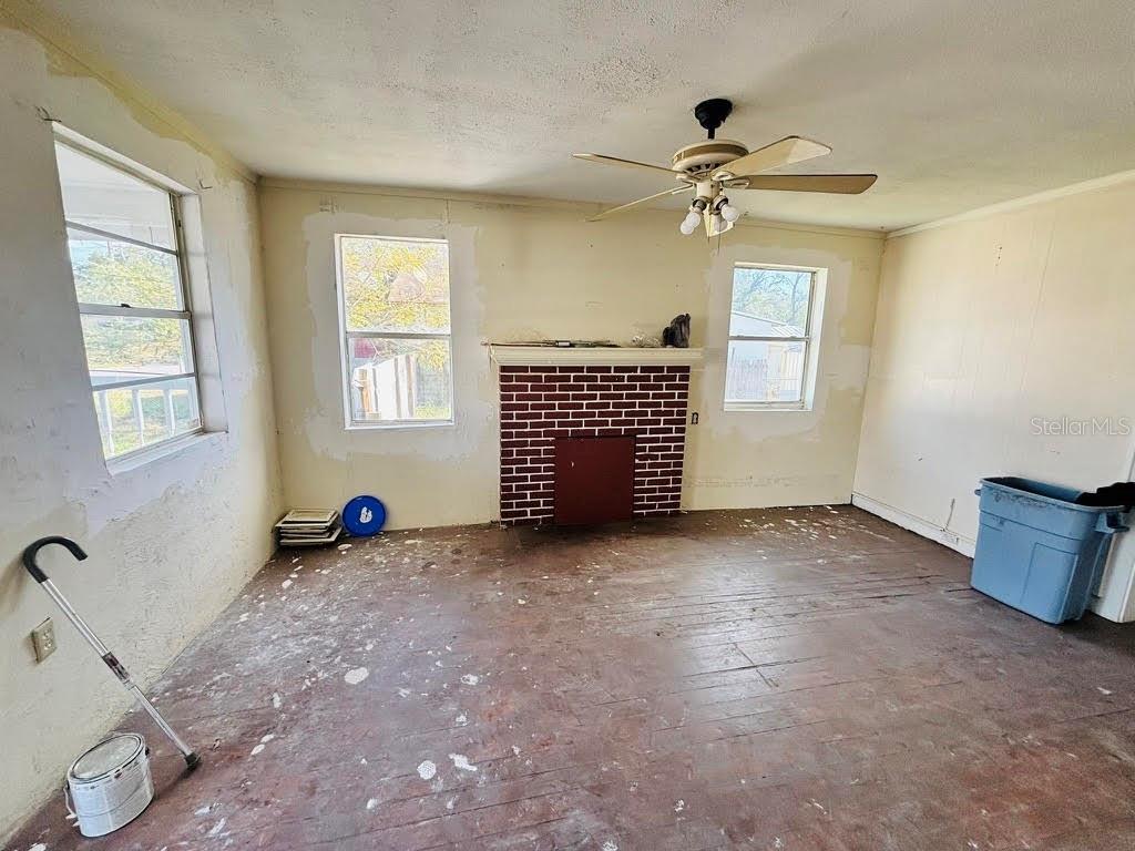 117 BRIGGS AVE, LAKE WALES, FL, 33853