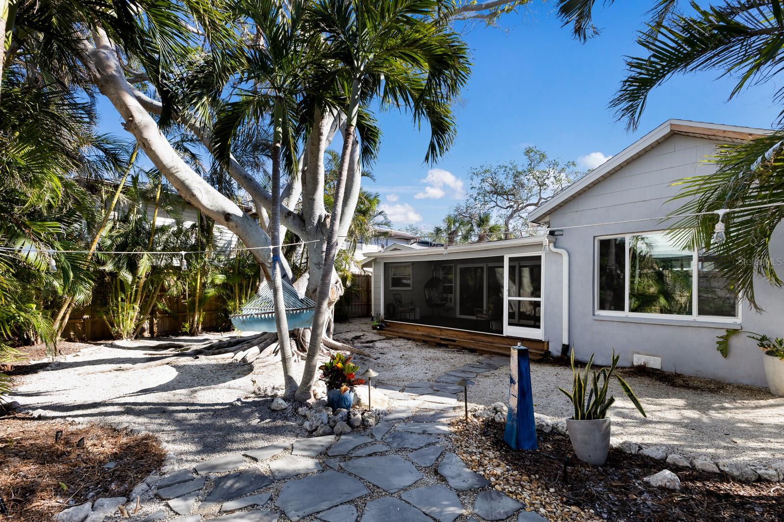 633 CALLE DE PERU, SARASOTA, FL, 34242