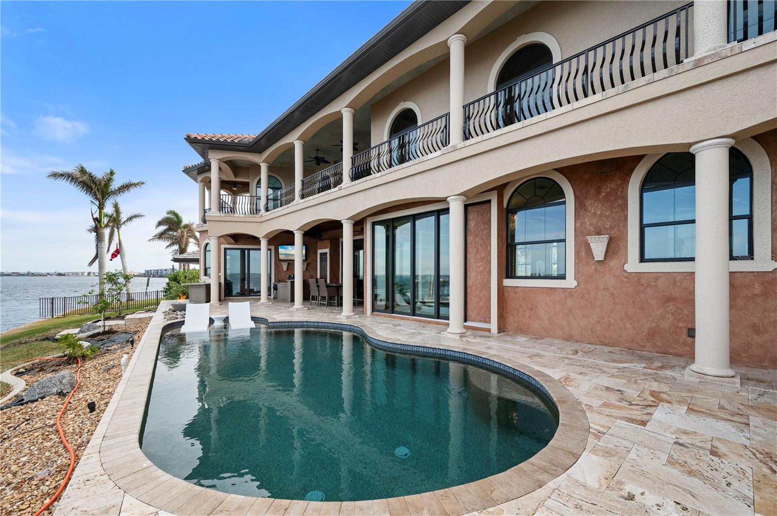 2102 PALM TREE DR, PUNTA GORDA, FL, 33950