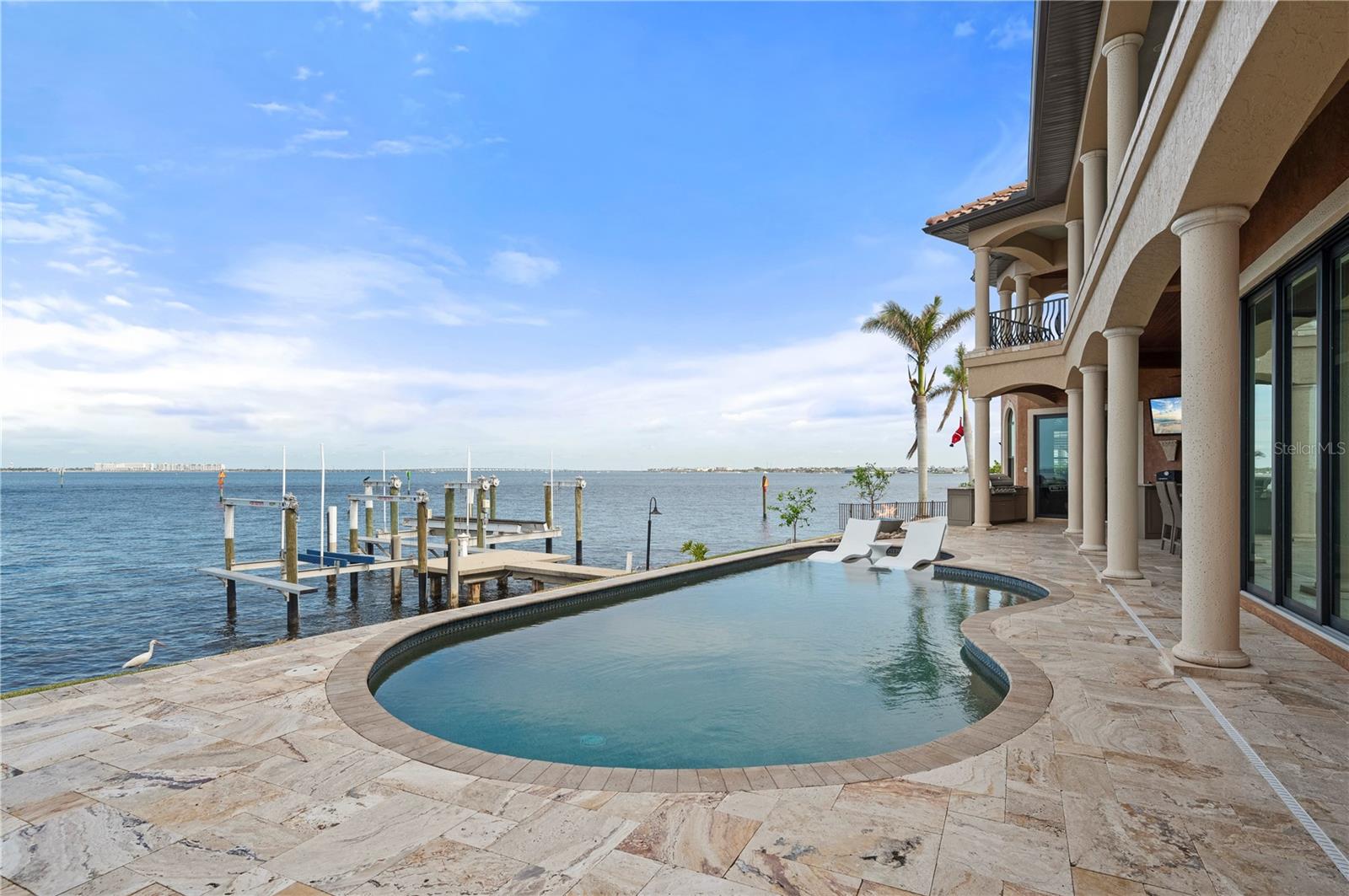 2102 PALM TREE DR, PUNTA GORDA, FL, 33950