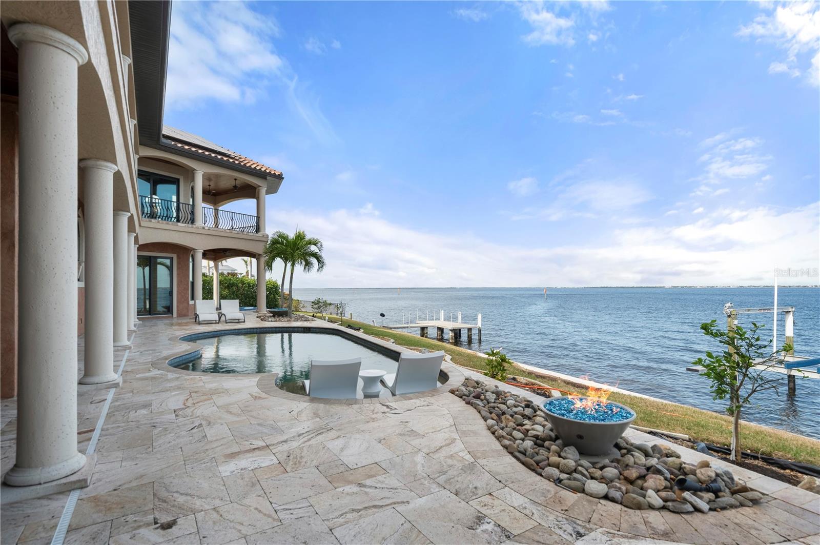 2102 PALM TREE DR, PUNTA GORDA, FL, 33950