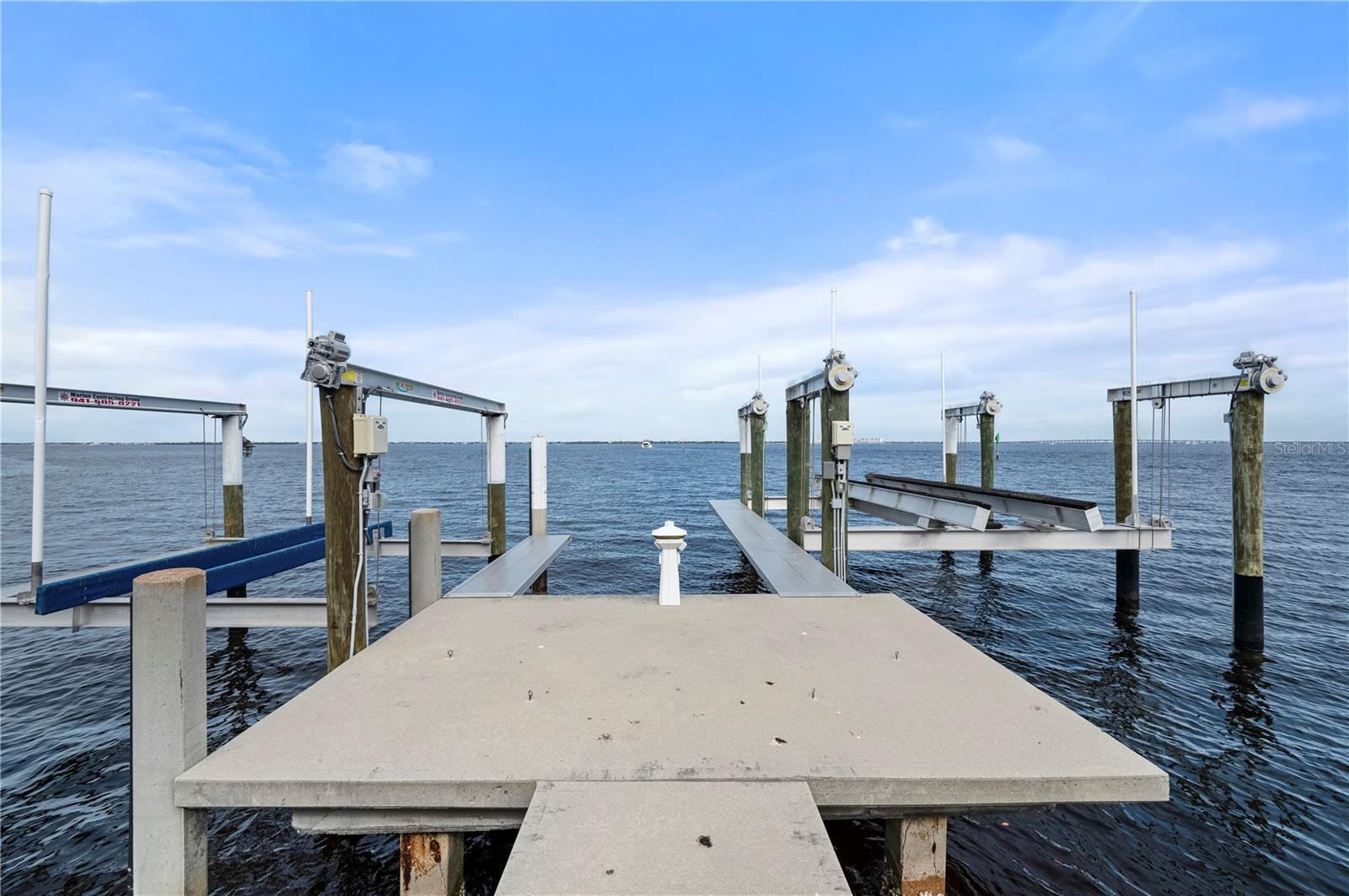 2102 PALM TREE DR, PUNTA GORDA, FL, 33950