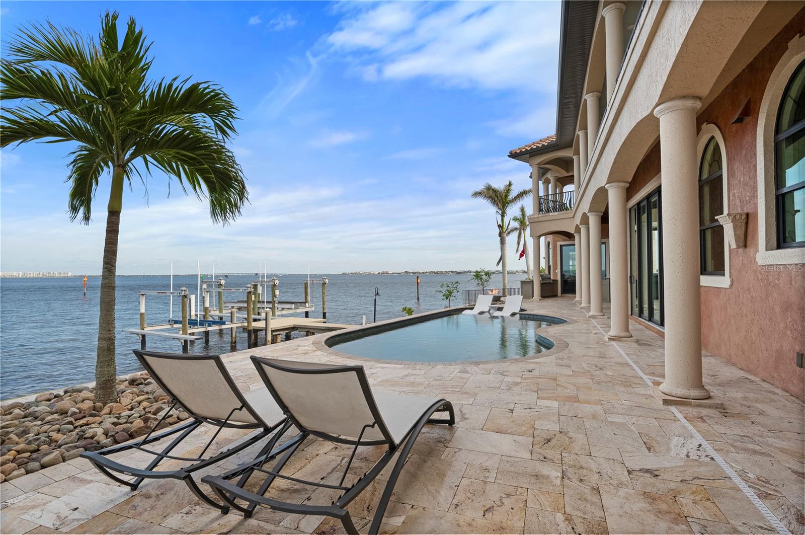 2102 PALM TREE DR, PUNTA GORDA, FL, 33950