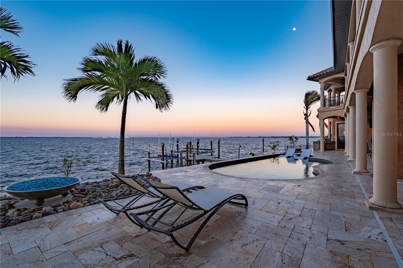2102 PALM TREE DR, PUNTA GORDA, FL, 33950