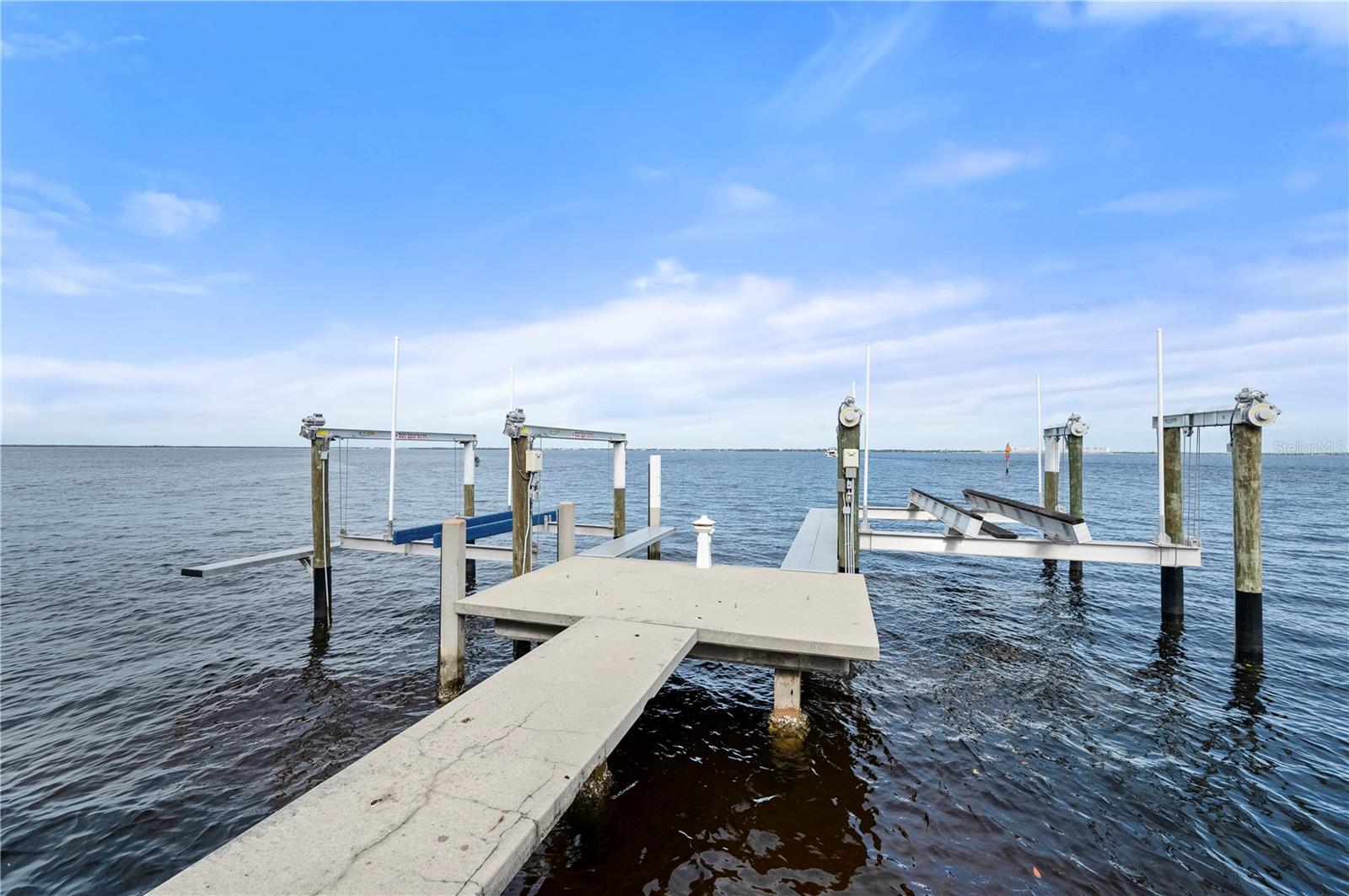2102 PALM TREE DR, PUNTA GORDA, FL, 33950