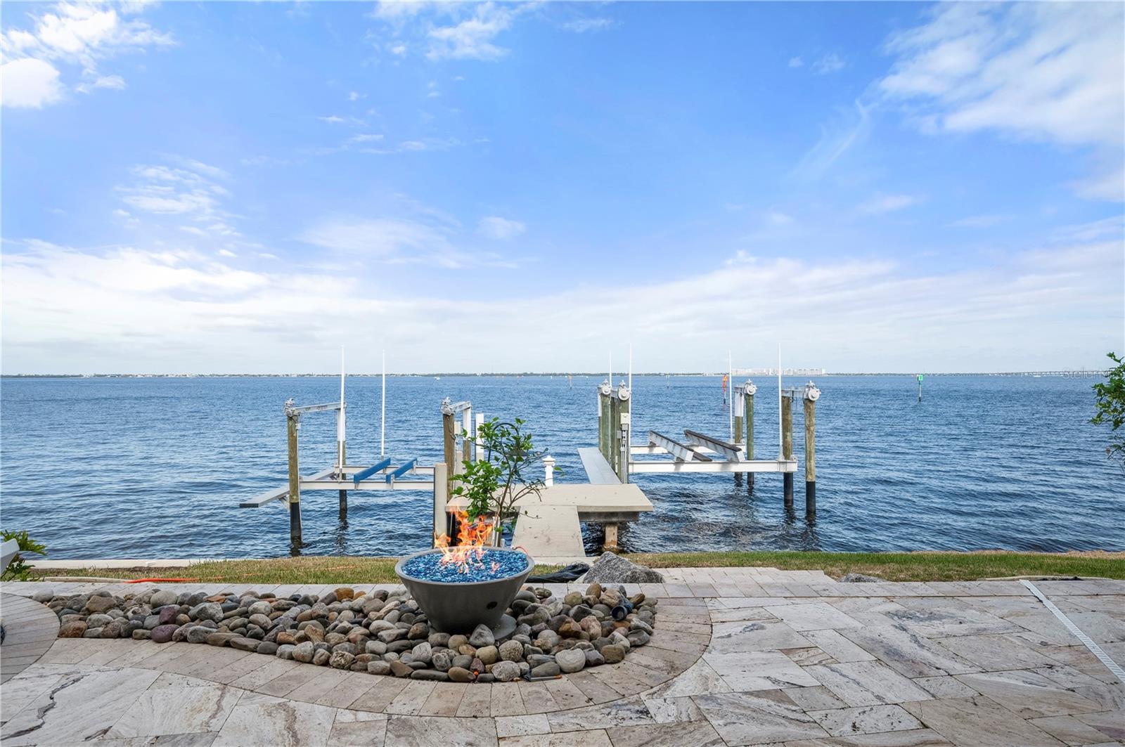 2102 PALM TREE DR, PUNTA GORDA, FL, 33950