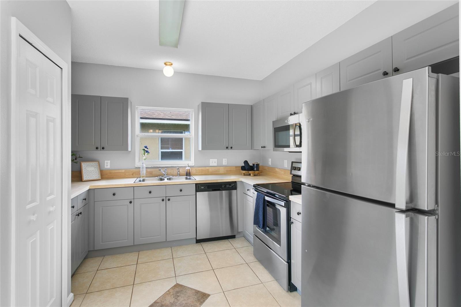 2546 WOODS EDGE CIR, ORLANDO, FL, 32817