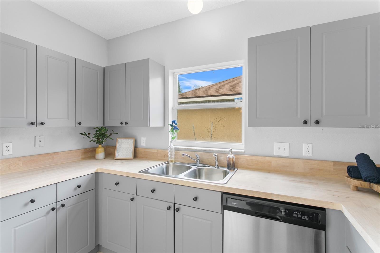 2546 WOODS EDGE CIR, ORLANDO, FL, 32817