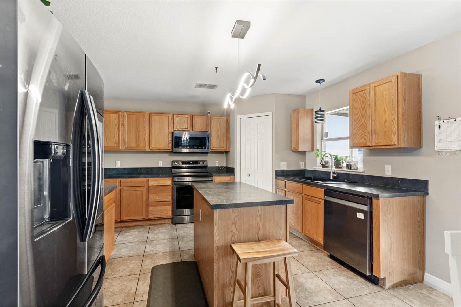800 DAYBREAK DR, FRUITLAND PARK, FL, 34731