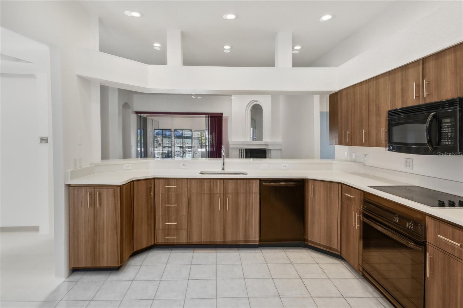 211 ARLINGTON AVE E, OLDSMAR, FL, 34677