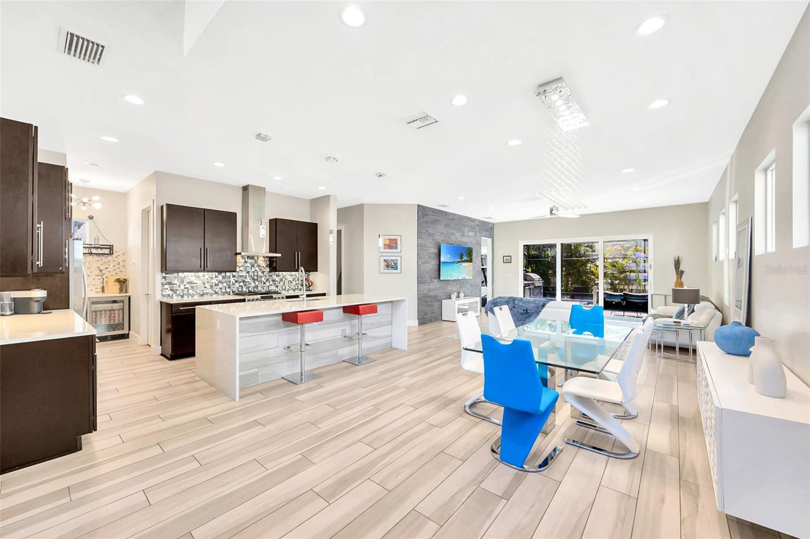 2706 W TRILBY AVE, TAMPA, FL, 33611