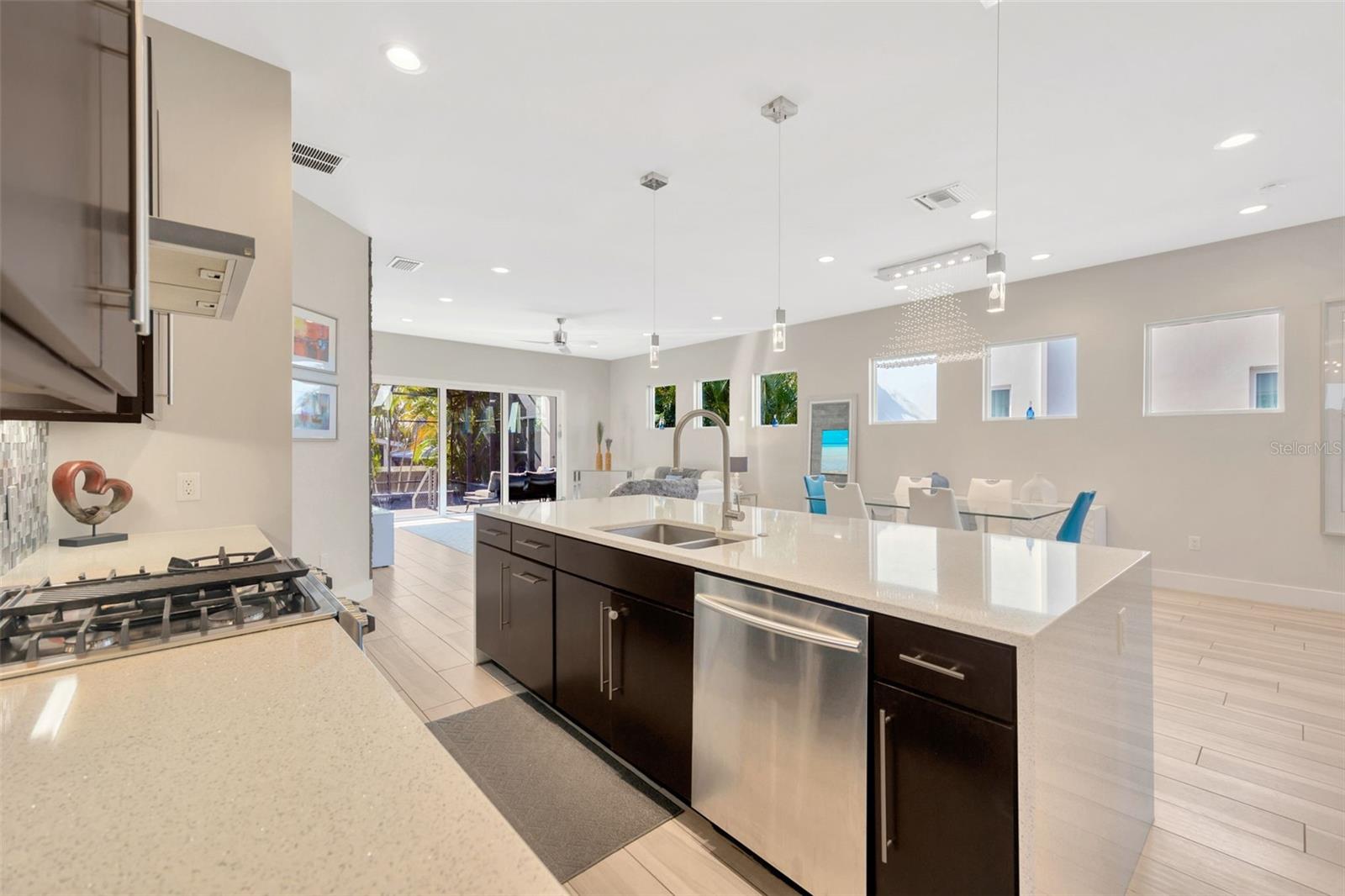 2706 W TRILBY AVE, TAMPA, FL, 33611