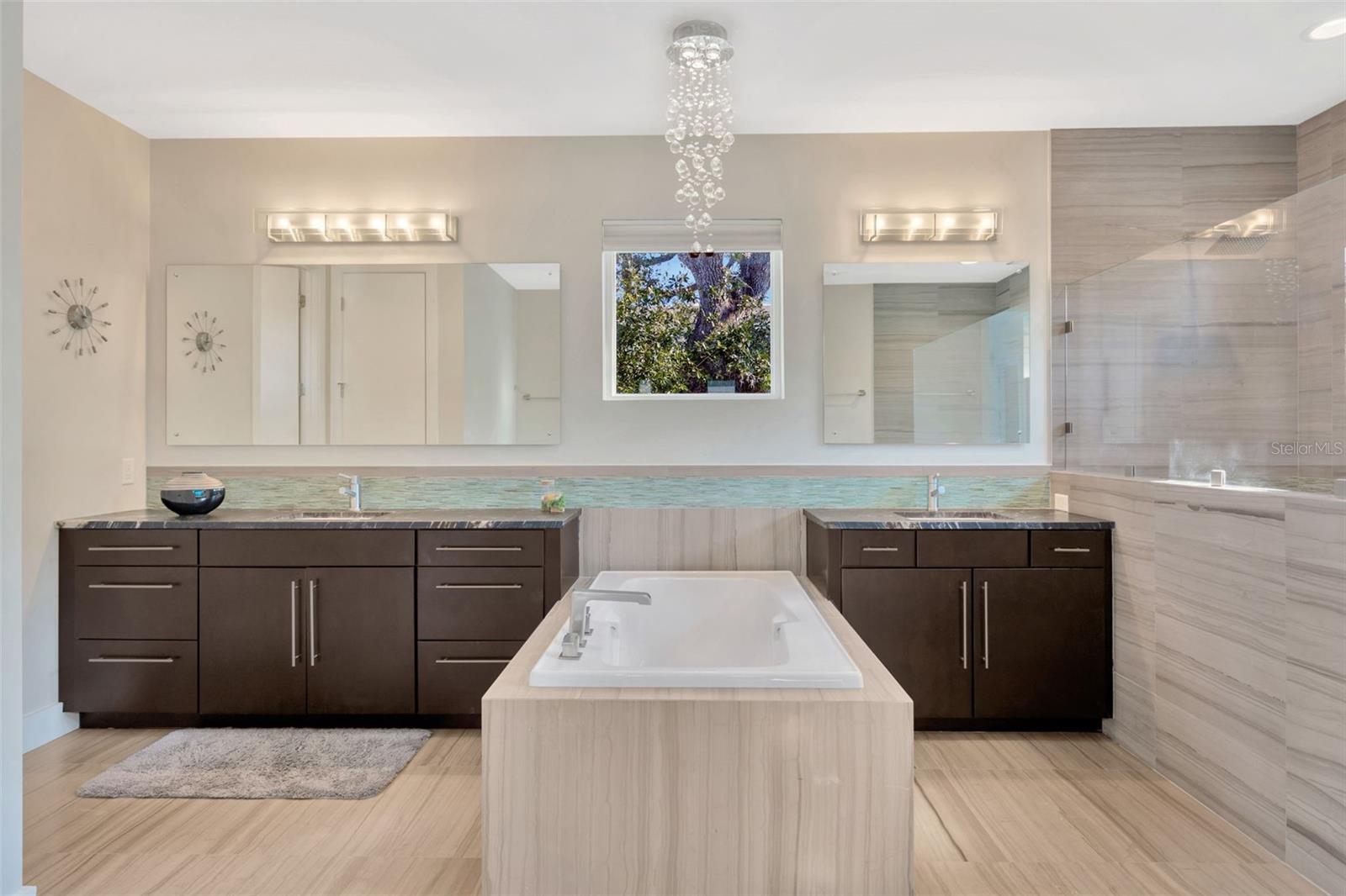 2706 W TRILBY AVE, TAMPA, FL, 33611